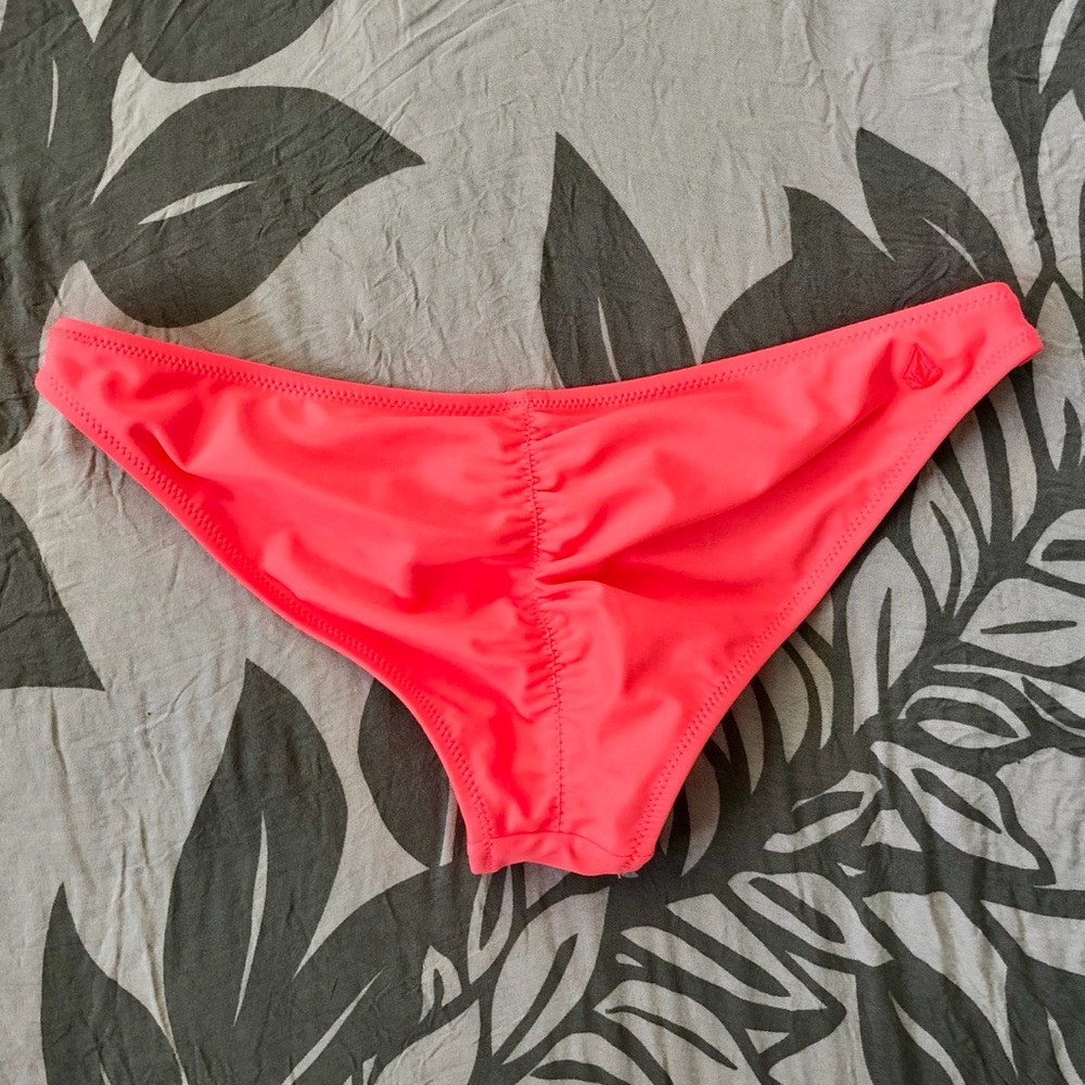 🌸 Volcom ruched bikini bottom 🌸